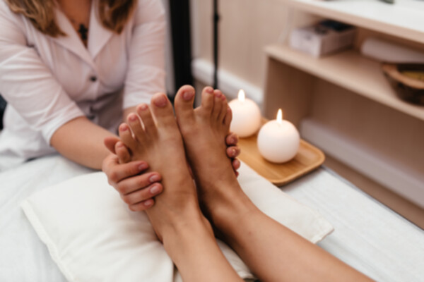 Cómo hacer masajes en los pies