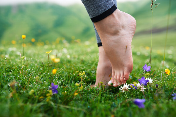 Beneficios de andar descalzo o hacer grounding