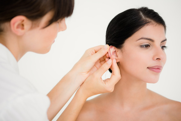 ¿Cómo te puede ayudar la acupuntura en la oreja?