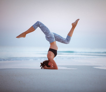 12 Posturas de yoga fáciles para principiantes