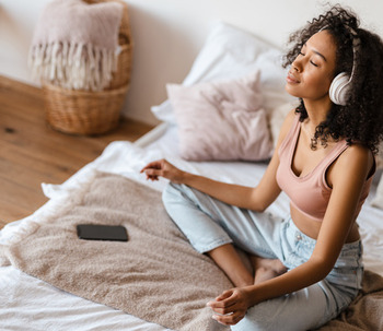 ¿Es normal tener sensaciones extrañas al meditar? Las 11 más comunes