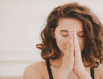 ¿Qué significa namasté? Descubre la espiritualidad detrás de este saludo del yoga