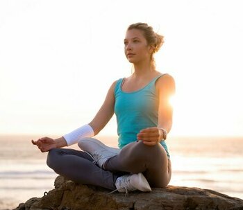 Meditación Kundalini: 6 pasos para enfocar tu atención en tu interior